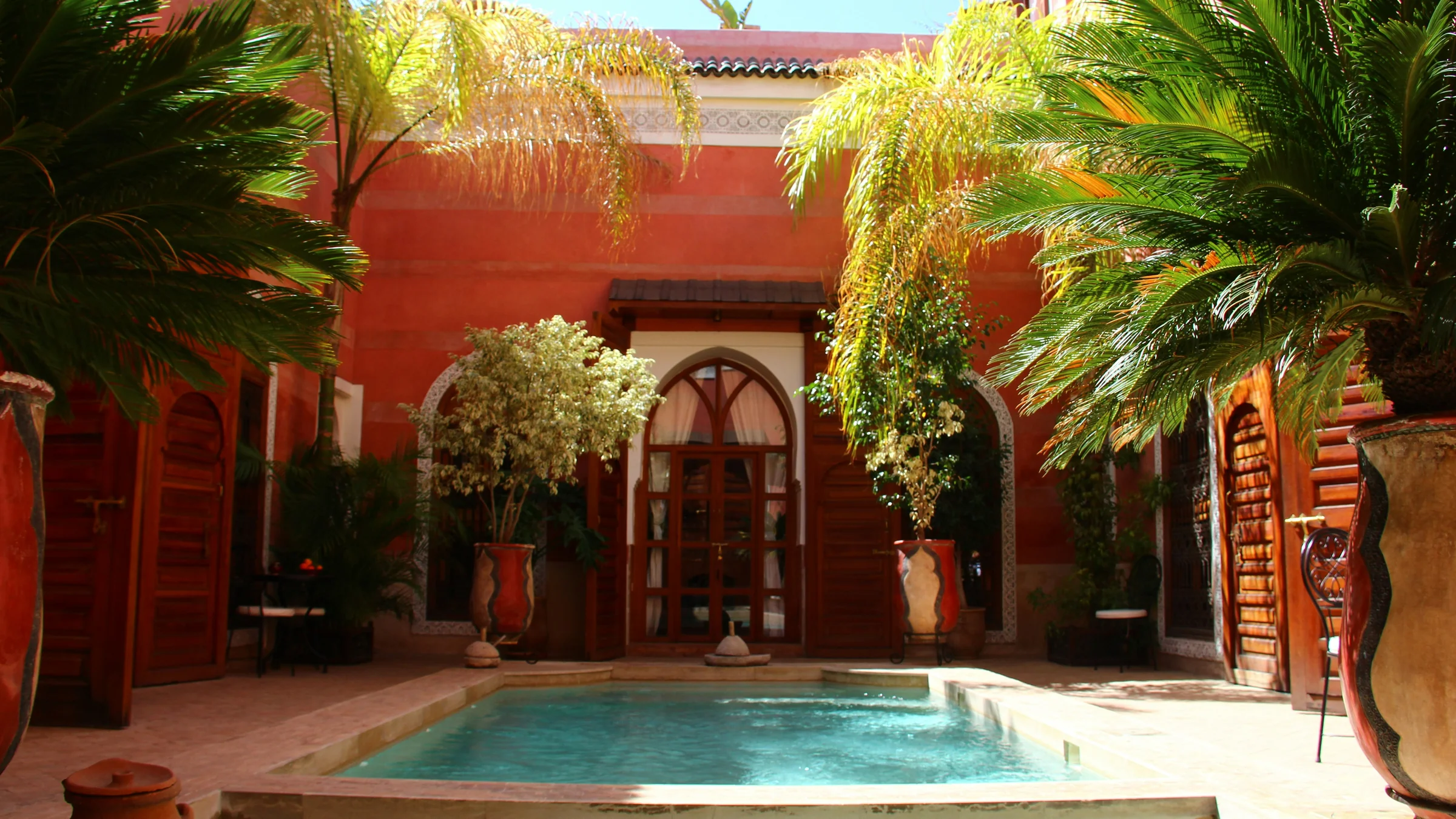 Riad El Fenn Marrakech — courtyard, plunge pool, medina rooflines